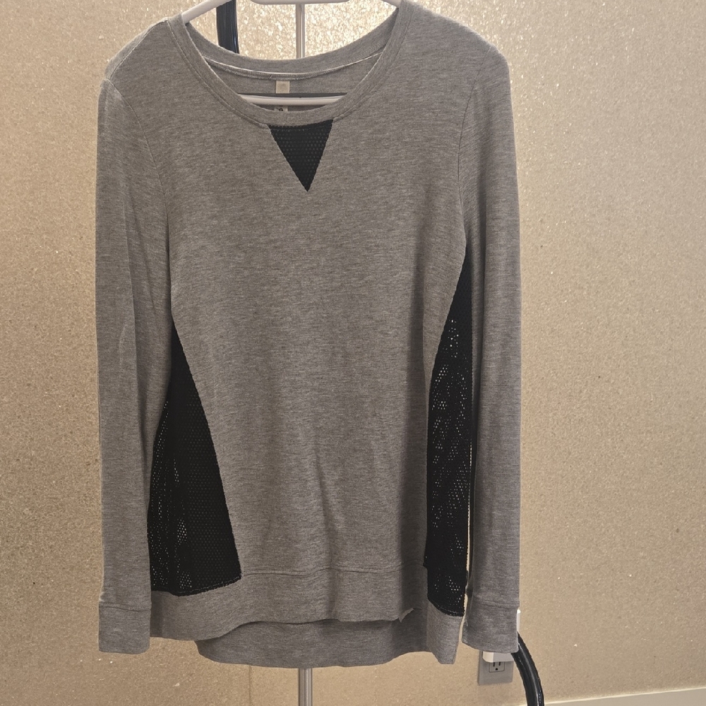 Kensie Gray and Black Long Sleeve Top